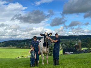 Eerste opgave voor de Holland Holstein sHow is binnen van de familie Ubachs!